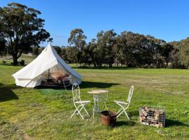 Cosy Glamping Tent 2，位于亚拉腊的酒店
