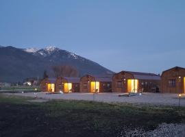 Glacier Acres Guest Ranch，位于哥伦比亚瀑布的汽车旅馆