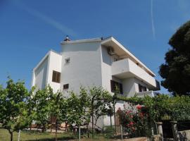 Apartments Dolac，位于圣菲利普雅科夫的酒店