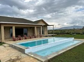 Naivasha 4-Bedroom All Ensuite Cottage