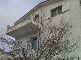 Beautiful 1-Bed House in Korce，位于戈里察的度假短租房