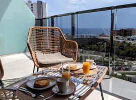 SUNSET WAVES sun & beach apartments，位于贝尼多姆Las Rejas Golf Course附近的酒店