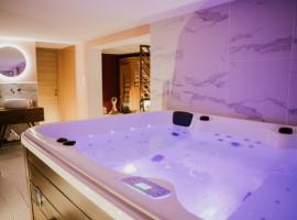 chambre d'hôte doux moment spa privatif，位于Maresches的住宿加早餐旅馆