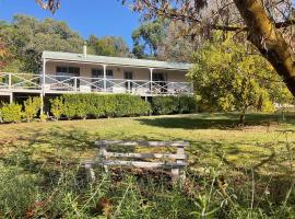 Rivendell Cottage，位于Steels Creek的酒店