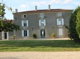 Les Chambres des Ardillers，位于Saint-Pierre-le-Vieux的酒店