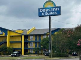 Days Inn & Suites Mobile，位于莫比尔提尔曼斯角的酒店