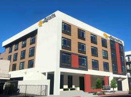 La Quinta Inn & Suites by Wyndham San Jose Silicon Valley，位于圣何塞阿瓦亚体育场附近的酒店