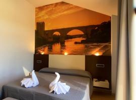 HOTEL-ASADOR LOS MONTES ORETANOS，位于Pulgar的酒店