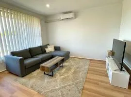 Central Apartment near Dandenong Hospital & Market