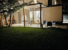 villa amarena, centralissima giardino e parcheggio，位于安杰拉的酒店