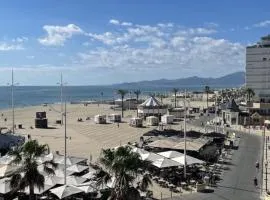 MAGNIFIQUE VUE MER Place Centrale F2 45 m2 tout confort Coeur station balnéaire