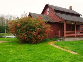 Whimsical Cottage w/ Pond View，位于Dundee的酒店