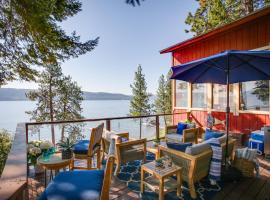 Lakefront Bliss Coeur dAlene Cabin with Dock!，位于科达伦的海滩短租房