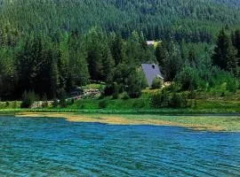 Zminica Lake House