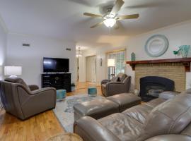 10 Mi to Grand Lake Home with Game Room in Jay!，位于Eucha的酒店