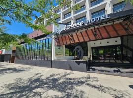 The Royal Anne Hotel，位于基洛纳Lake city casinos附近的酒店