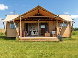 Beautiful glamping tent with pellet stove，位于温特斯韦克的酒店