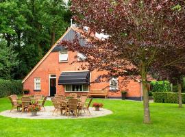 Beautiful group accommodation with hot tub and Finnish kota, located in Twente，位于Losser的带按摩浴缸的酒店