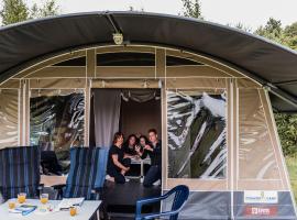 Nice tent lodge on a campsite，位于Medernach的酒店