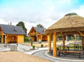 A wooden, eco-friendly house by the Goszcza lake，位于Lubrza的酒店