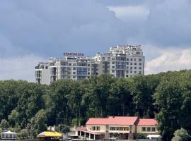 Квартира в парку біля озера, 10 хв до центра, 1км，位于捷尔诺波尔的度假短租房