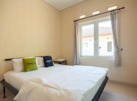 Urbanview Resort Adang Zecky Cisarua Puncak by RedDoorz，位于Sampal 2的酒店