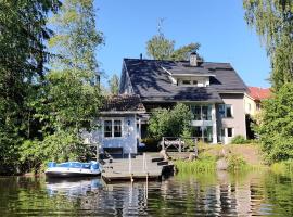 Room by Lake 10 minutes from Tampere centrum，位于伦派莱的民宿