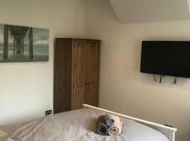 4 Bedroom Flat In Watford，位于利夫斯登格林的公寓