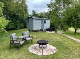 Greatwood Shepherds Hut，位于巴特尔的酒店