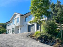 Leilighet med flott uteplass，位于Ulefoss的酒店