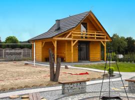 A wooden, eco-friendly house by the Goszcza lake，位于Lubrza的酒店