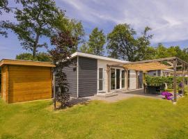 Sunlit Chalet by the Pond，位于洛赫姆的酒店