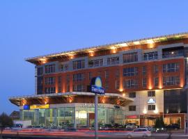 Days Hotel By Wyndham Baku，位于巴库盖达尔·阿利耶夫国际机场 - GYD附近的酒店