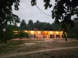 Taman Baloho Indah - Hotel & Resort，位于Telukdalam的酒店