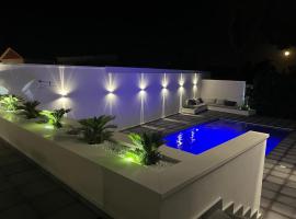 Villa Giuliana Luxury Home: piscina, solarium, barbecue. A pochi passi dal mare，位于冯塔尼比安奇的酒店