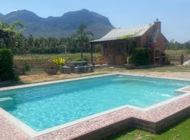 Driftwood and Jolie cottages，位于三百岭的木屋