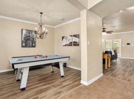 Long Stay Only Cibolo Getaway Pool Air Hockey，位于Cibolo的酒店