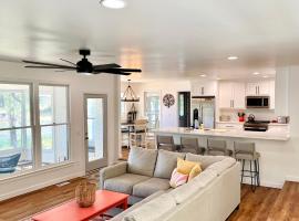 Blue Heron Bungalow on Lake Murray, SC，位于Chapin的酒店