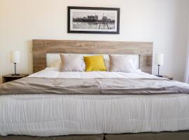 Ramada Residences by Wyndham Puerto Madryn CQ Parry，位于玛德琳港的酒店
