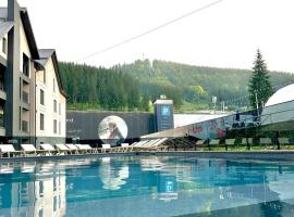 Premium hotel & SPA，位于布克维的带泳池的酒店