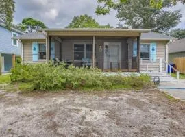 Dog-Friendly Oak Island Rental - 1 Mi to Beach!