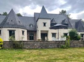 Chambre de la cime des pins，位于Crévin的酒店