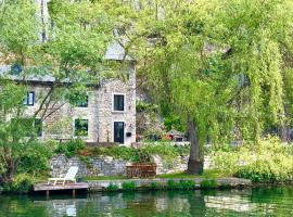 Pieds dans l'eau Private Wellness Bordure de Meuse，位于吕斯坦的酒店