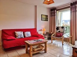 Appartement cosy avec terrasse - 6 pers, proche pistes et commerces, parking inclus - FR-1-595-81