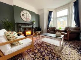 Bright & Spacious Edwardian Townhouse with Garden