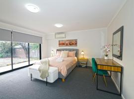 Pet Friendly Well-appointed 3BM Retreat Parking Netflix，位于令伍特的酒店