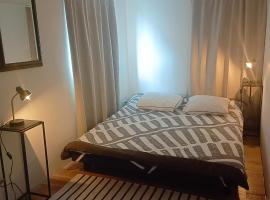 Double room in private home，位于赞丹的酒店
