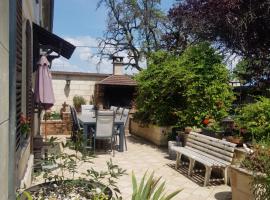 Au Grand Sapin Chambres chez l'habitant，位于Hénonville的酒店
