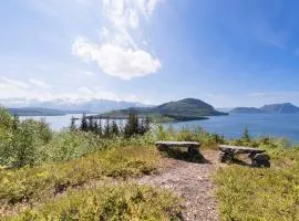 Koselig og usjenert hytte med fantastisk utsikt og solforhold