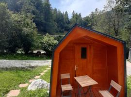 Camping & Glamping Grintovec，位于普雷德沃尔的豪华帐篷营地
